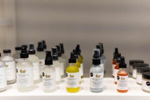 Il siero va risciacquato? Tutto quello che c’è da sapere per usarlo al meglio nella skincare