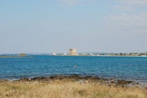 Spiaggia Torre Chianca: guida completa tra mare limpido e relax vicino Lecce