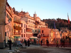 Nemi: cosa vedere nel borgo affacciato sul lago più suggestivo dei Castelli Romani